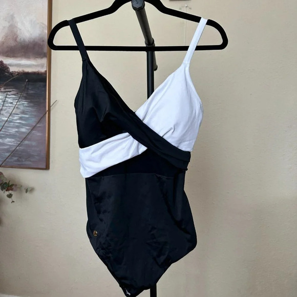 Leonisa Cross-Front Contrast Graphic One-Piece Slimming Swimsuit Black NWOT XL - Picture 4 of 11